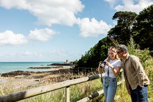 Jersey, St. Catherines_Walking