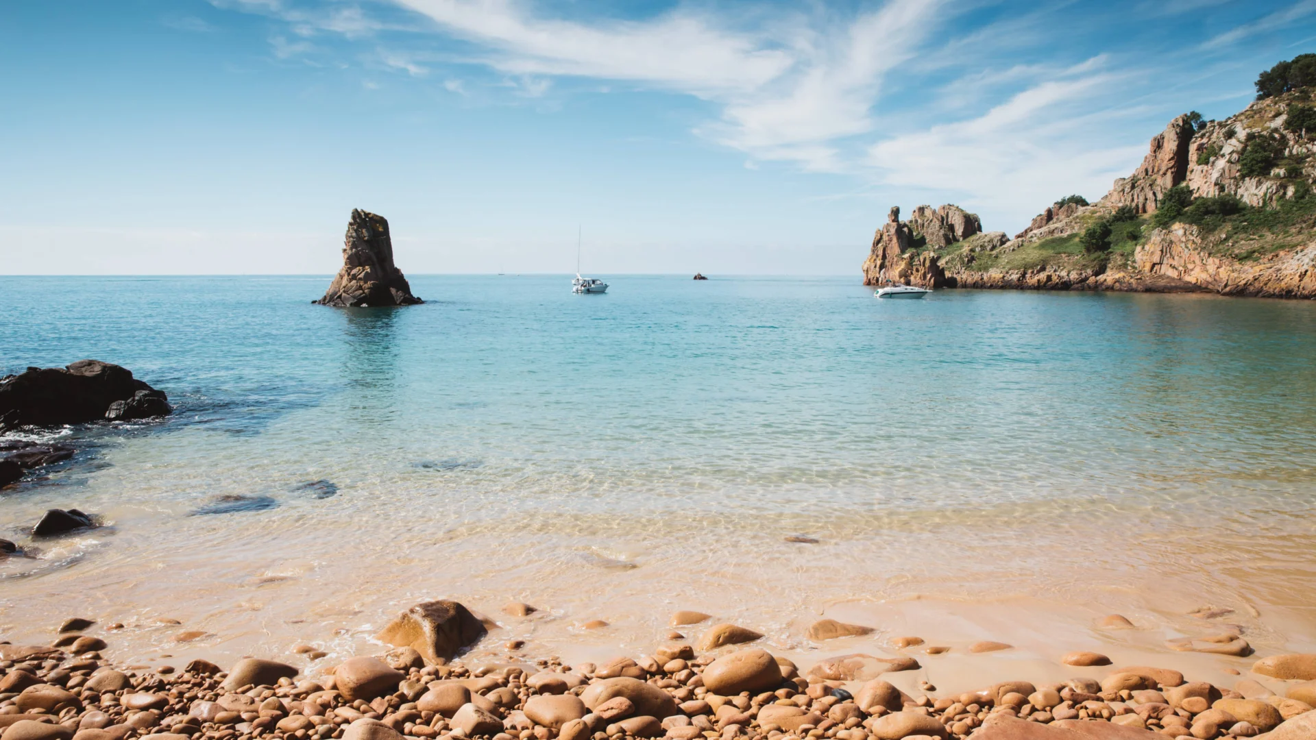 Jersey & Guernsey, Town & Cliff Experience
