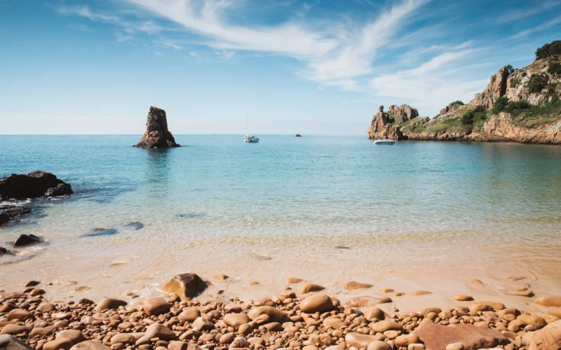 Jersey & Guernsey, Town & Cliff Experience